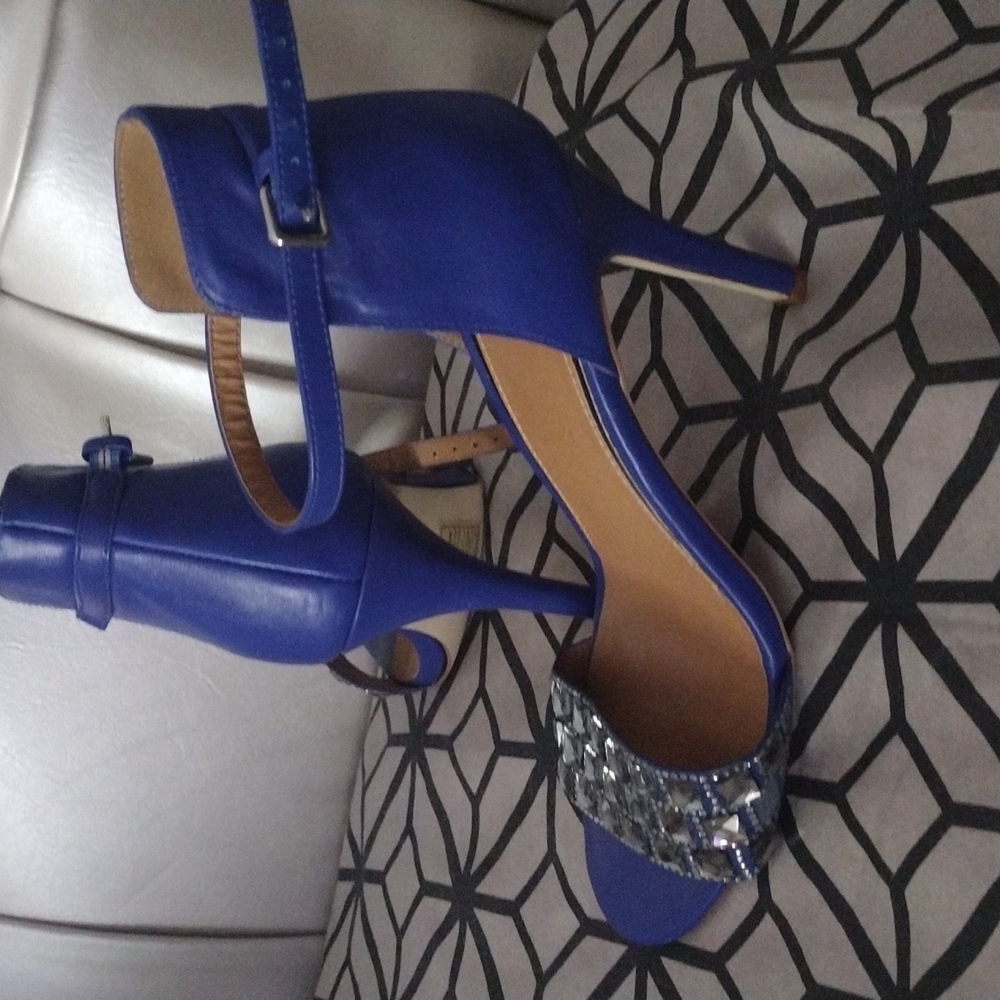 Shoes - Picture 4 of 4